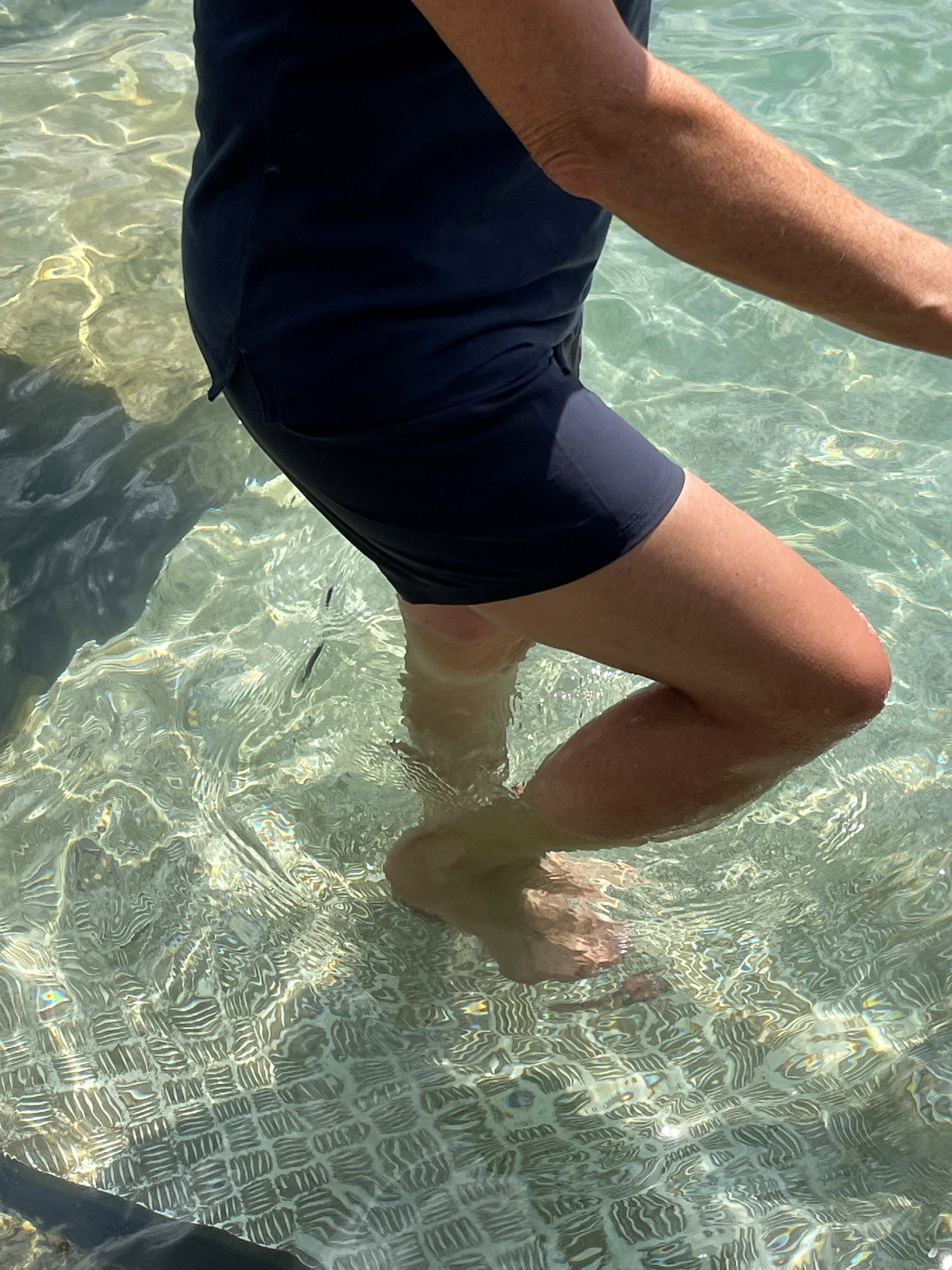 Beine eintauchen in den Thunersee