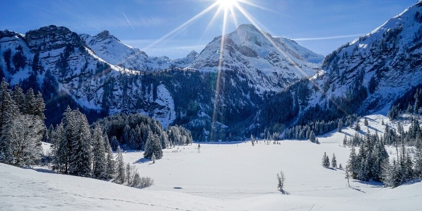 Mit Gaby wandern Sie heute durch das Naturschutzgebiet Rohr von Lauenen