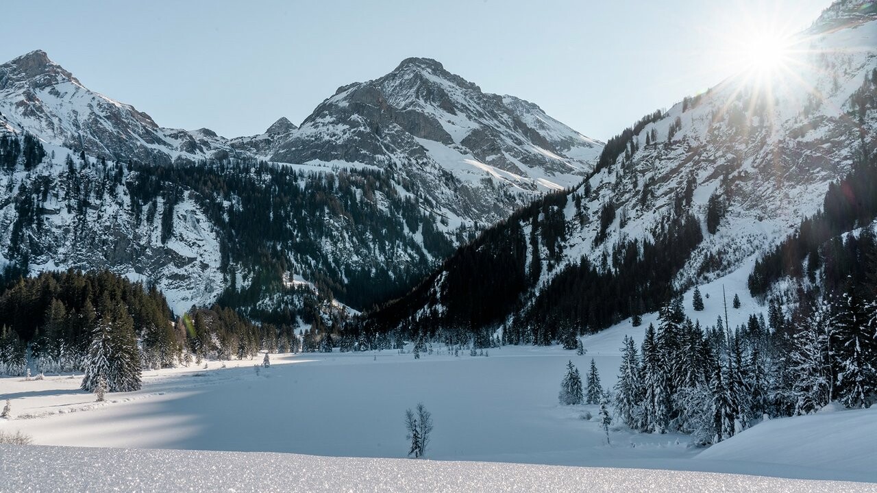 Mit Gaby wandern Sie heute durch das Naturschutzgebiet Rohr von Lauenen